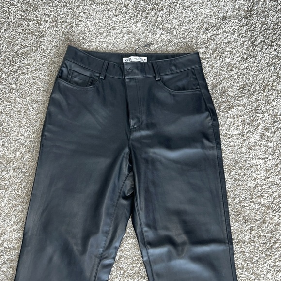 Zara FAUX LEATHER MINI FLARED CROPPED PANTS - Picture 6 of 13